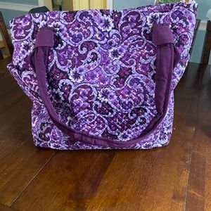 NWT Vera Bradley zip closure tote.